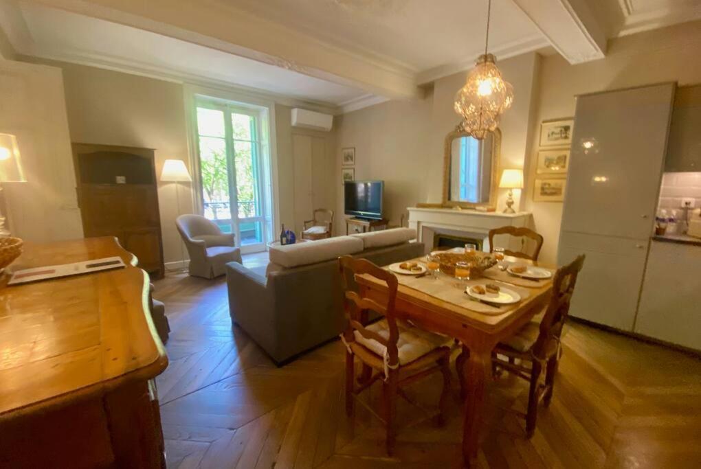 Apartamento L'Historien - Avec Balcon Coeur De Nimes Exterior foto