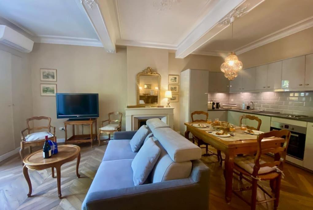 Apartamento L'Historien - Avec Balcon Coeur De Nimes Exterior foto